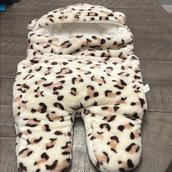 White and Brown Sleep Sacks for Cozy Comfort - Picture 2 of 10
